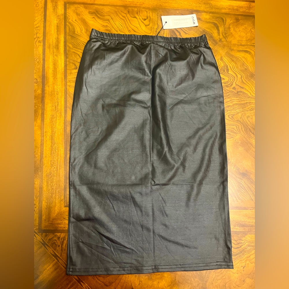 Boohoo women black skirt size 8 faux leather